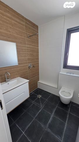 דירה, אמנון ליפקין שחק, נוף הטיילת, נתניה