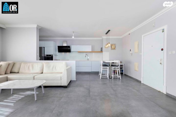 דירה, אפרים קישון, חתני פרס ישראל, באר יעקב