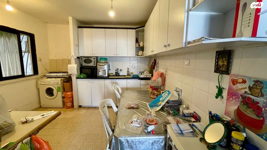 דירה, רבי עקיבא, מורדות ב, טבריה