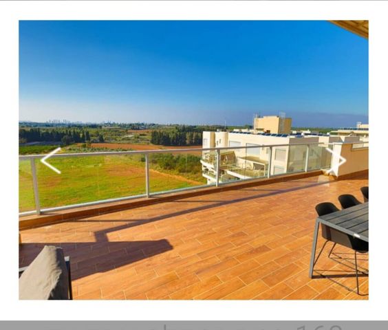 גג/ פנטהאוז, קדימה צורן