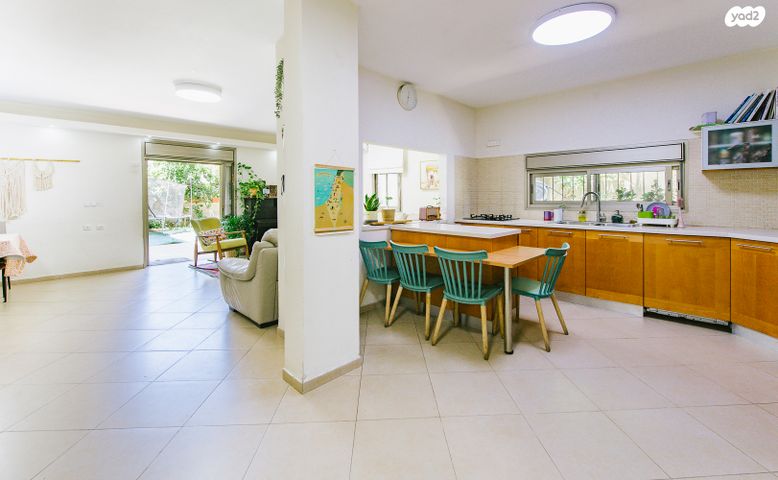 דו משפחתי, עזרא ונחמיה, עמישב, פתח תקווה