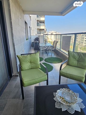 דירה, אלון, החורש, חריש