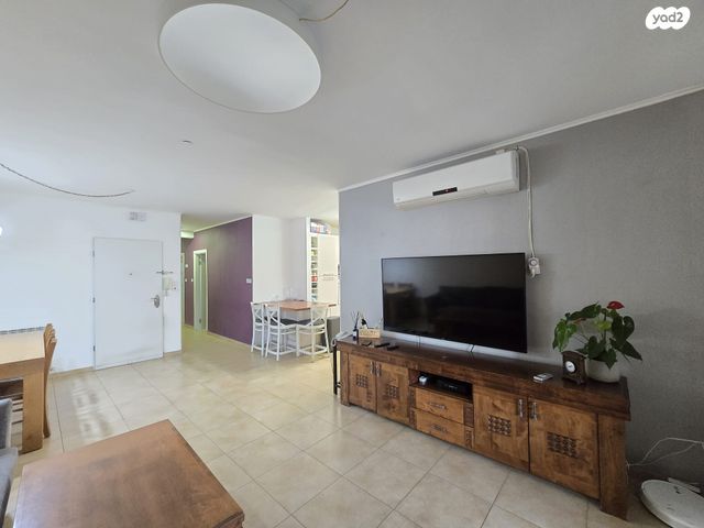 דירה, הרב מן ההר, חומת שמואל, הר חומה, ירושלים