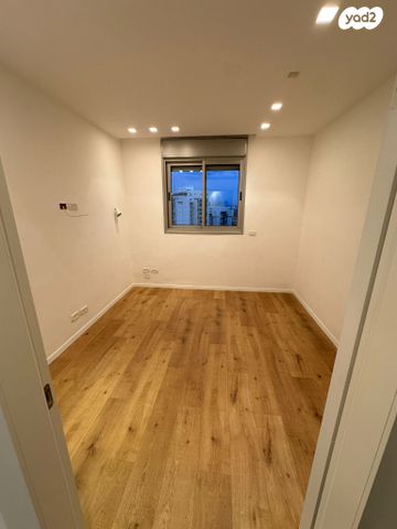 דירה, דודו דותן, עיר ימים, נתניה