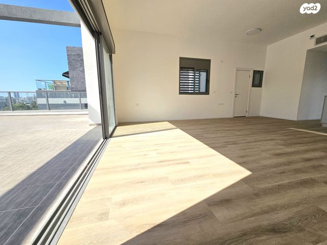 גג/ פנטהאוז, שדרות הרב לוין 5, גני מרום, רמת גן