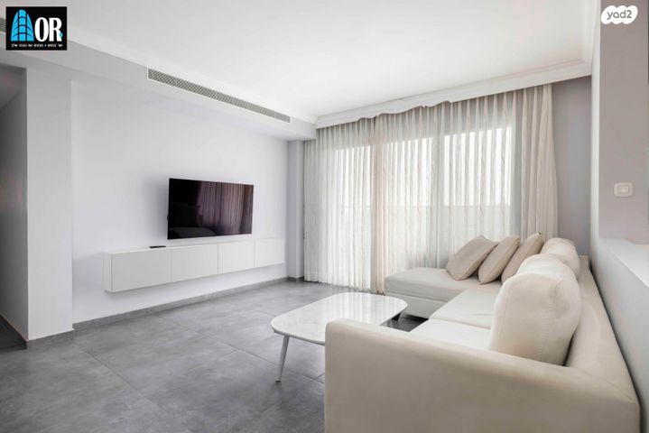 דירה, אפרים קישון, חתני פרס ישראל, באר יעקב