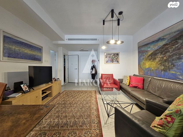 דירה, שמואל ירחינאי, צהלון, שיכוני חסכון, תל אביב יפו