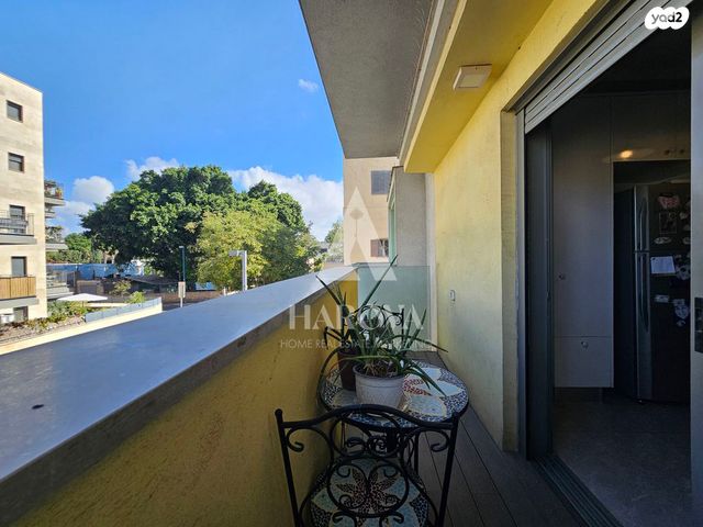 דירה, שמואל ירחינאי, צהלון, שיכוני חסכון, תל אביב יפו