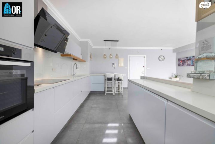 דירה, אפרים קישון, חתני פרס ישראל, באר יעקב