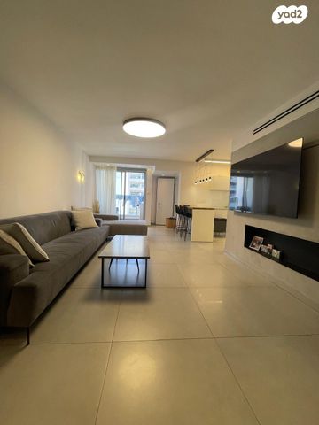 גבעת התחמושת 14