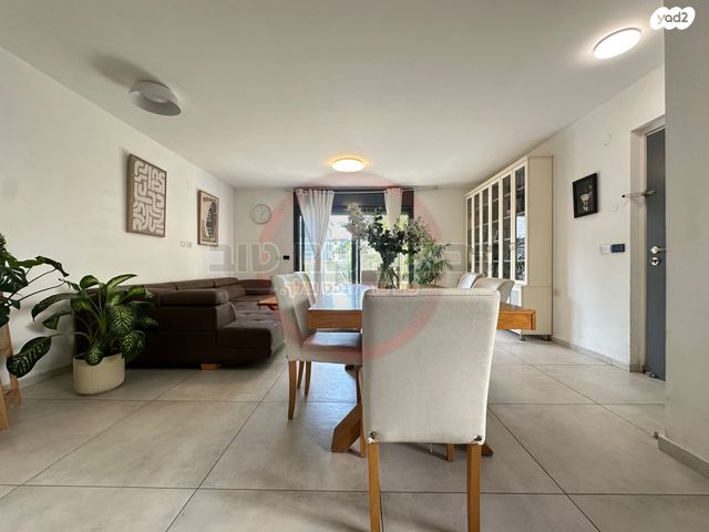 דירת גן, יצחק שמיר, עפולה הצעירה, עפולה