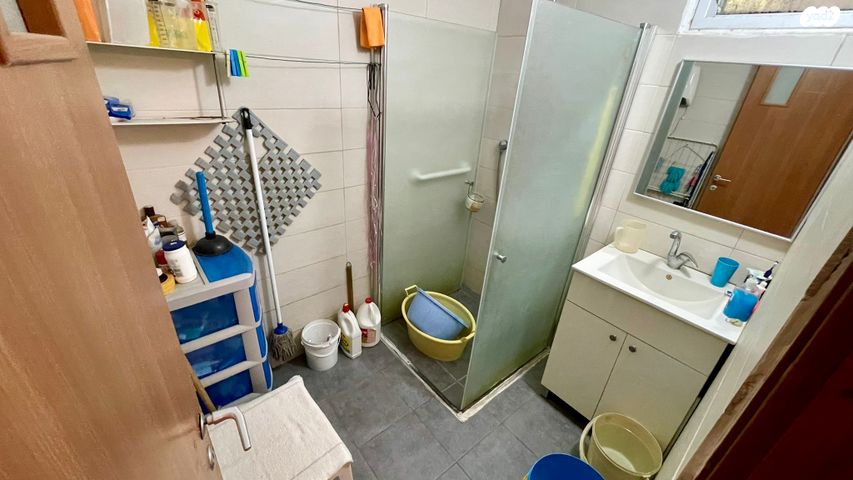 דירה, רבי עקיבא, מורדות ב, טבריה