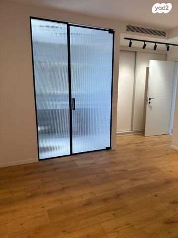 דירה, דודו דותן, עיר ימים, נתניה