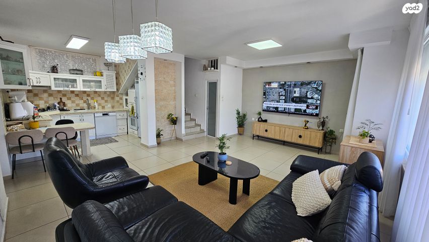 טריפלקס, קרית ביאליק