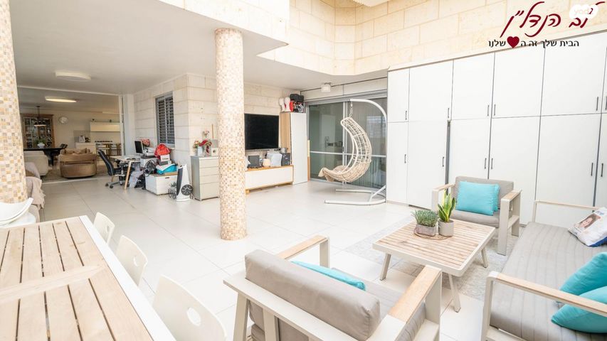 גג/ פנטהאוז, יגאל ידין, המגינים, מודיעין מכבים רעות