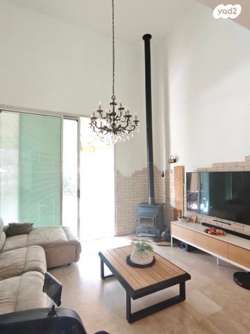 דו משפחתי, בית אריה / עופרים