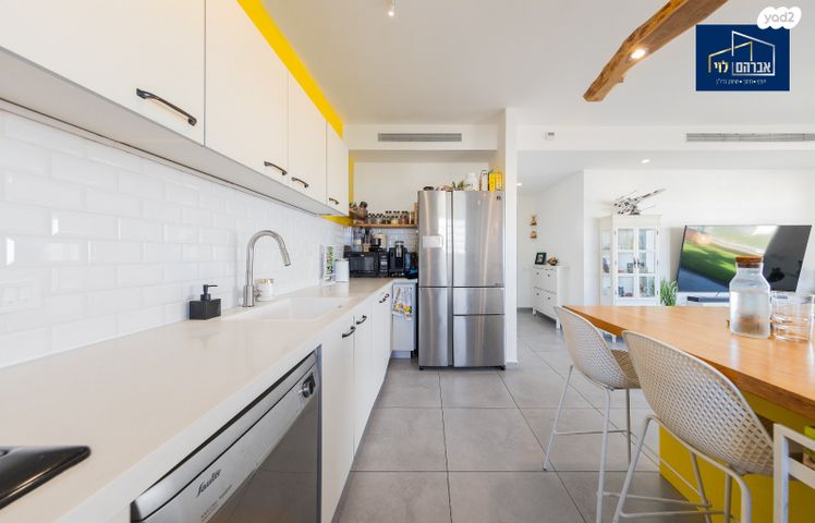 דירה, חיים הרצוג, פסגות אפק, ראש העין