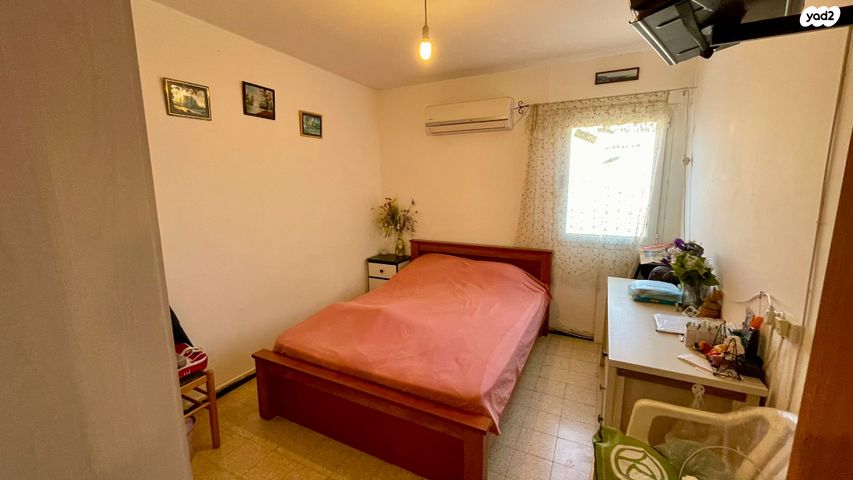 דירה, רבי עקיבא, מורדות ב, טבריה