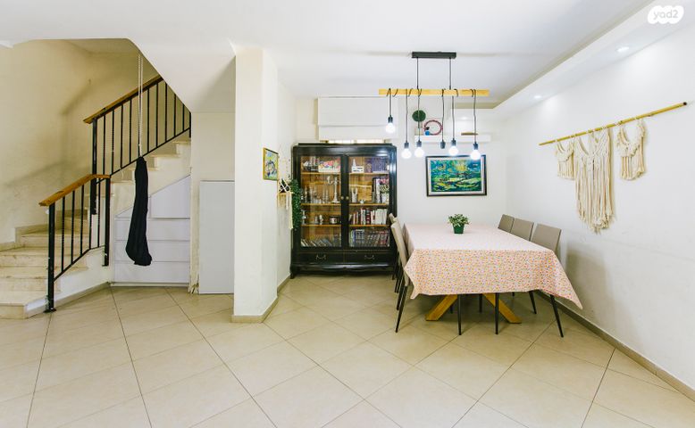 דו משפחתי, עזרא ונחמיה, עמישב, פתח תקווה