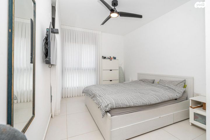 דירה, מאיר עמית, נווה אור, אור עקיבא