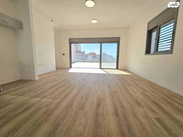 גג/ פנטהאוז, שדרות הרב לוין 5, גני מרום, רמת גן