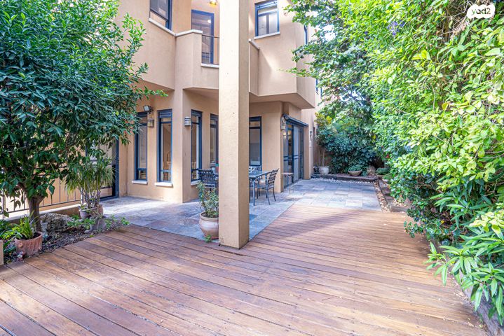 דו משפחתי, אלכסנדר פן, הוד השרון