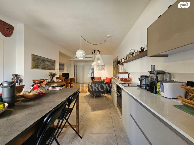 דירה, שמואל ירחינאי, צהלון, שיכוני חסכון, תל אביב יפו