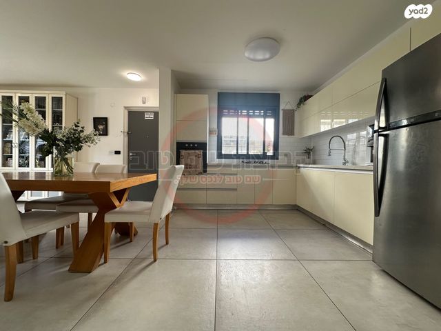 דירת גן, יצחק שמיר, עפולה הצעירה, עפולה