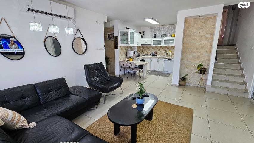 טריפלקס, קרית ביאליק