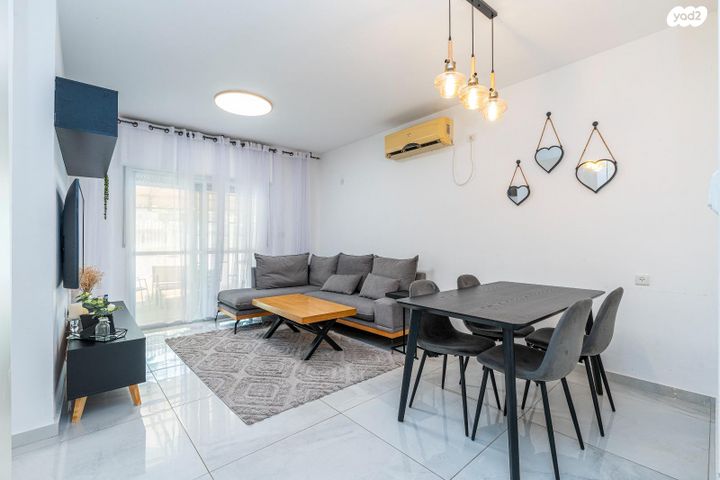 דירת גן, הברוש, אורות, אור עקיבא