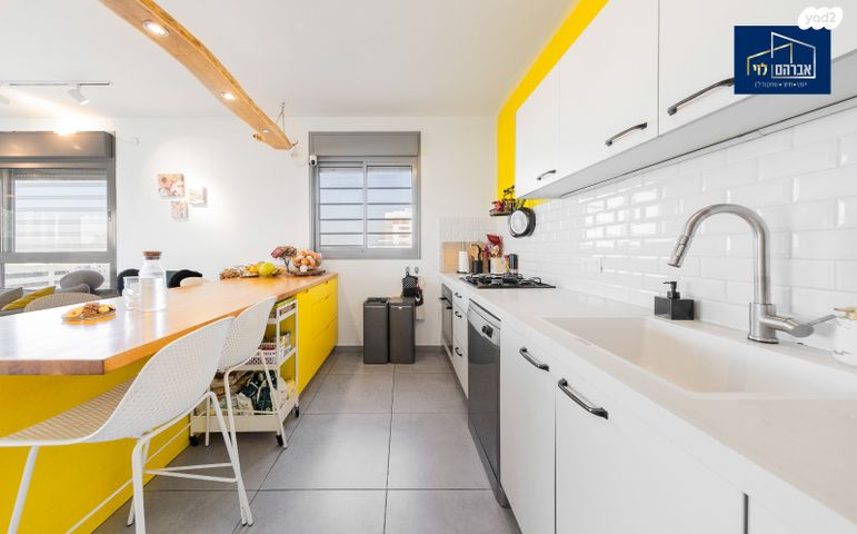 דירה, חיים הרצוג, פסגות אפק, ראש העין