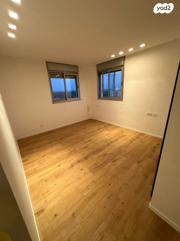 דירה, דודו דותן, עיר ימים, נתניה