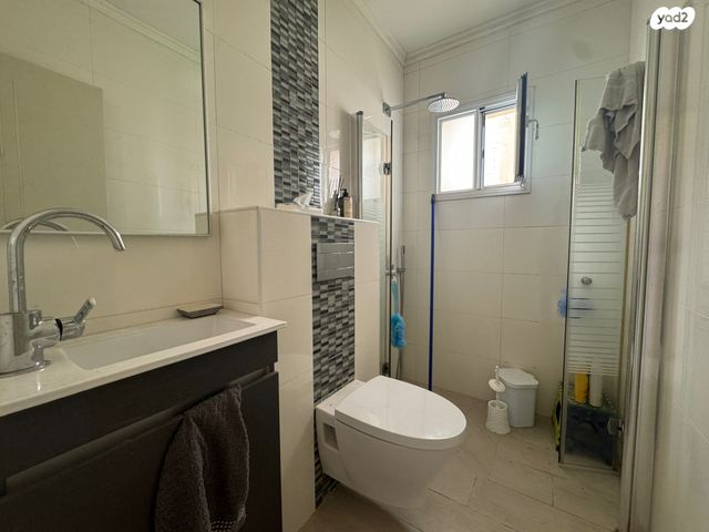 דו משפחתי, סחלב, מורד ההר, שלומי