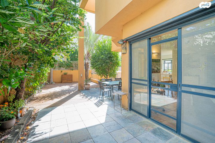 דו משפחתי, אלכסנדר פן, הוד השרון