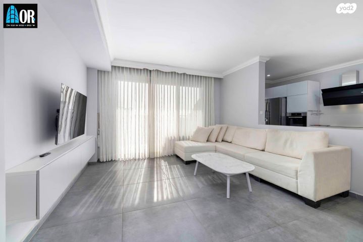 דירה, אפרים קישון, חתני פרס ישראל, באר יעקב