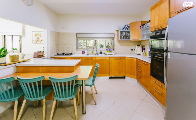 דו משפחתי, עזרא ונחמיה, עמישב, פתח תקווה