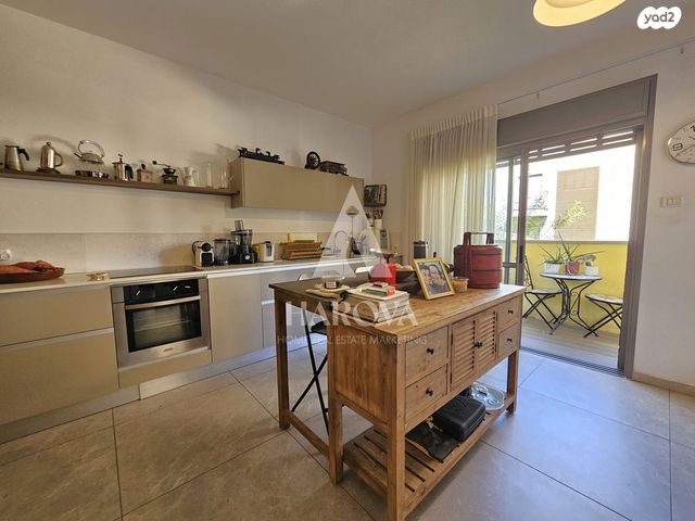 דירה, שמואל ירחינאי, צהלון, שיכוני חסכון, תל אביב יפו