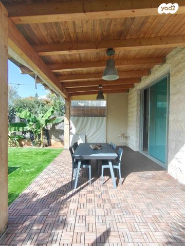 דו משפחתי, בית אריה / עופרים