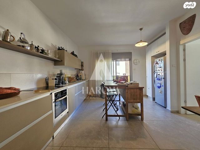 דירה, שמואל ירחינאי, צהלון, שיכוני חסכון, תל אביב יפו