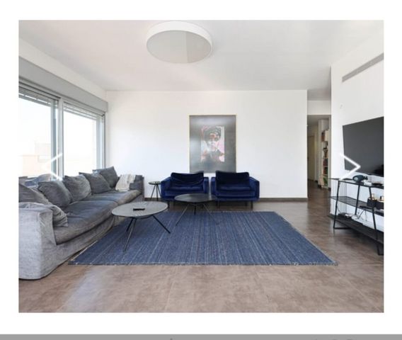 גג/ פנטהאוז, קדימה צורן