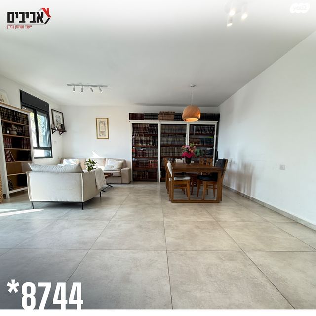 גג/ פנטהאוז, שדרות