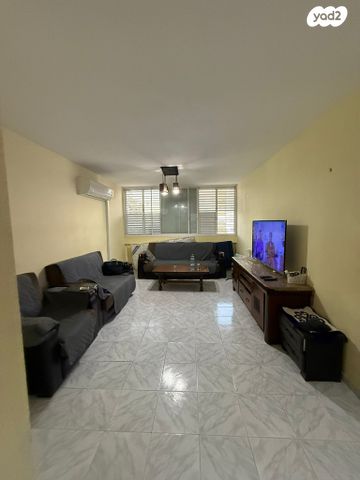 שדרות זלמן שניאור 9