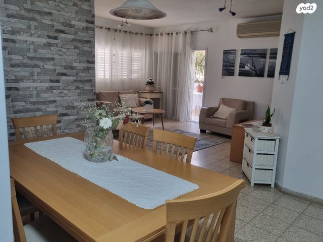 דירה, הוד השרון