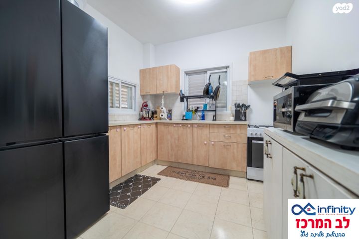 דירה, צבי הירש קלישר, מחנה יהודה, פתח תקווה