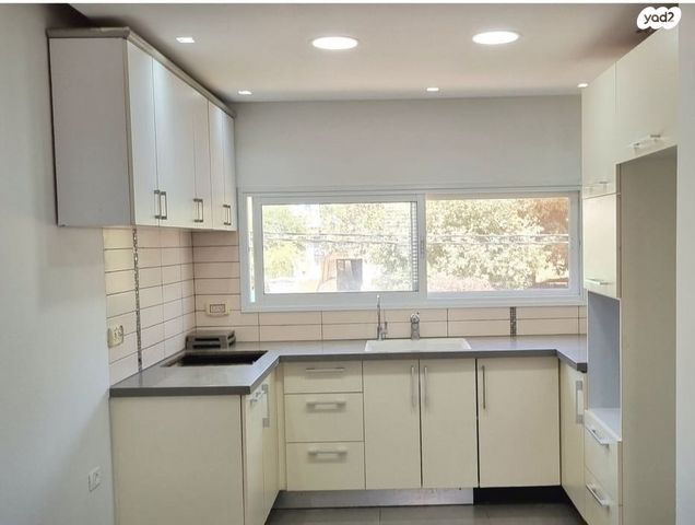 דירה, הורדים 2, רובע א', אריאל