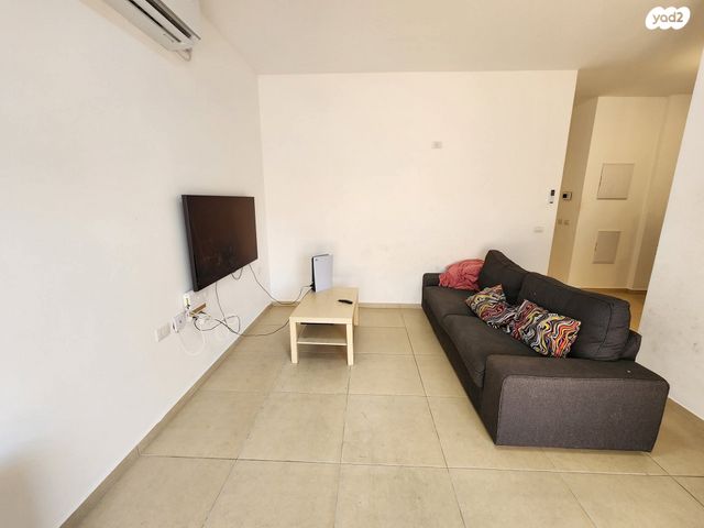 דירת גן, שרה אהרונסון, גדרה מזרח, גדרה