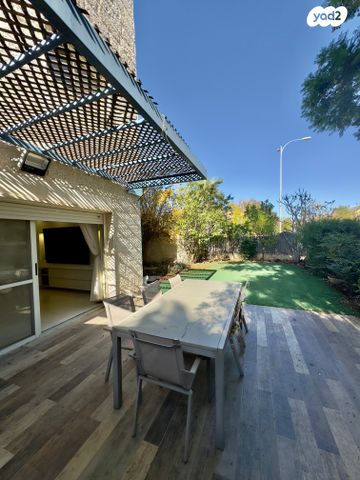 דירת גן, השבטים, מודיעין מכבים רעות