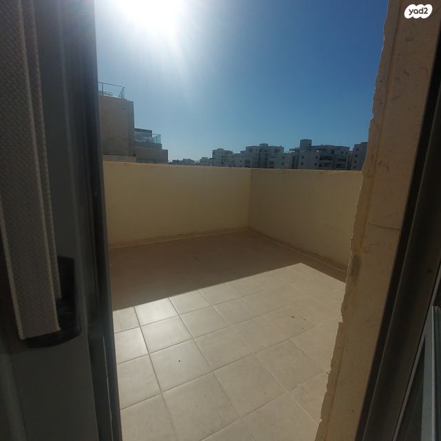 דירה, יגאל הורביץ, קרית מלאכי