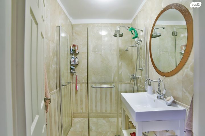 גג/ פנטהאוז, יהושע רבינוביץ, בן גוריון, חולון