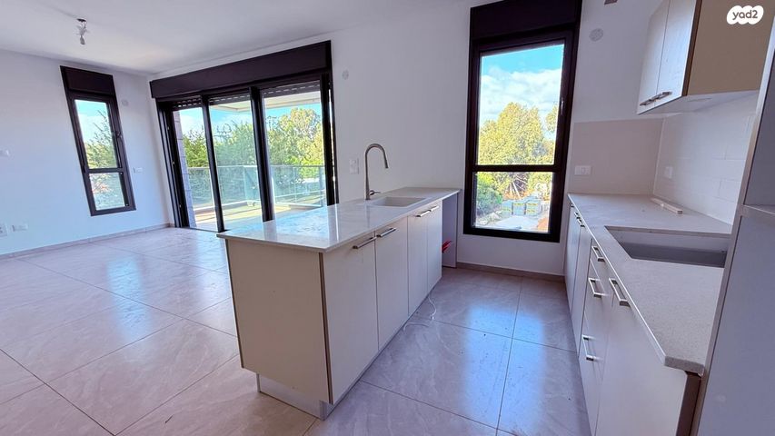 דירה, הר מירון, הרצליה